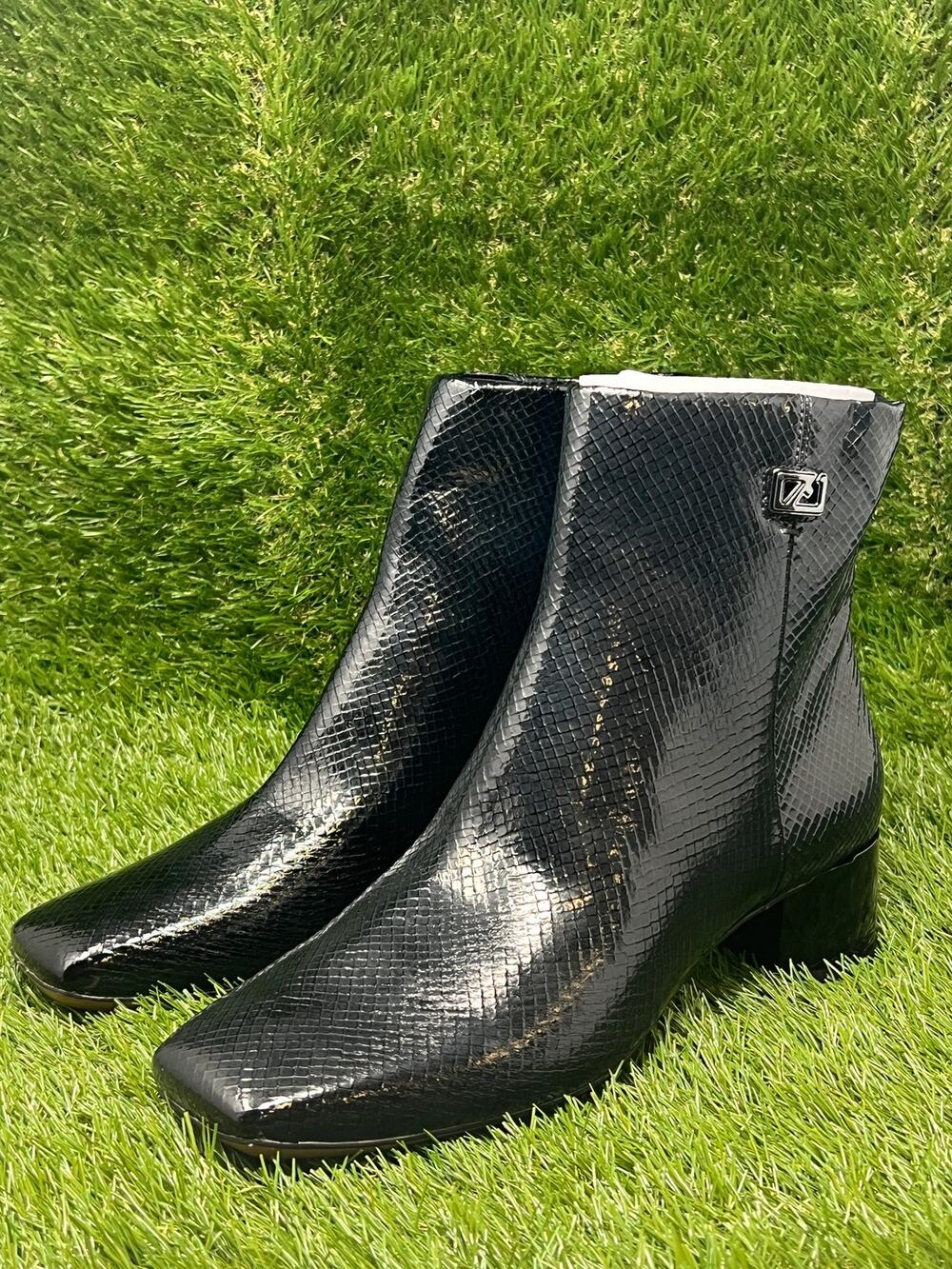Franco Sarto Women's 9.5M Noah Square Toe Ankle Boots Black